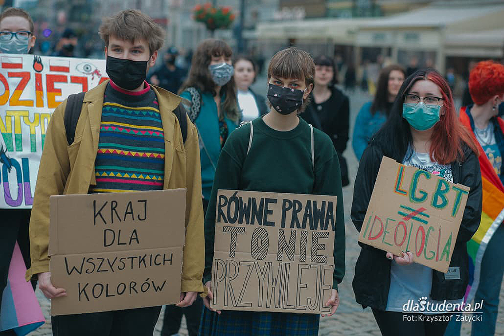 Protest przeciwko "Karcie Nienawiści" we Wrocławiu - zdjęcie nr 5