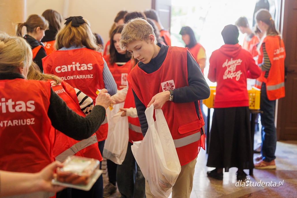 Caritas przygotowuje paczki wielkanocne  - zdjęcie nr 6