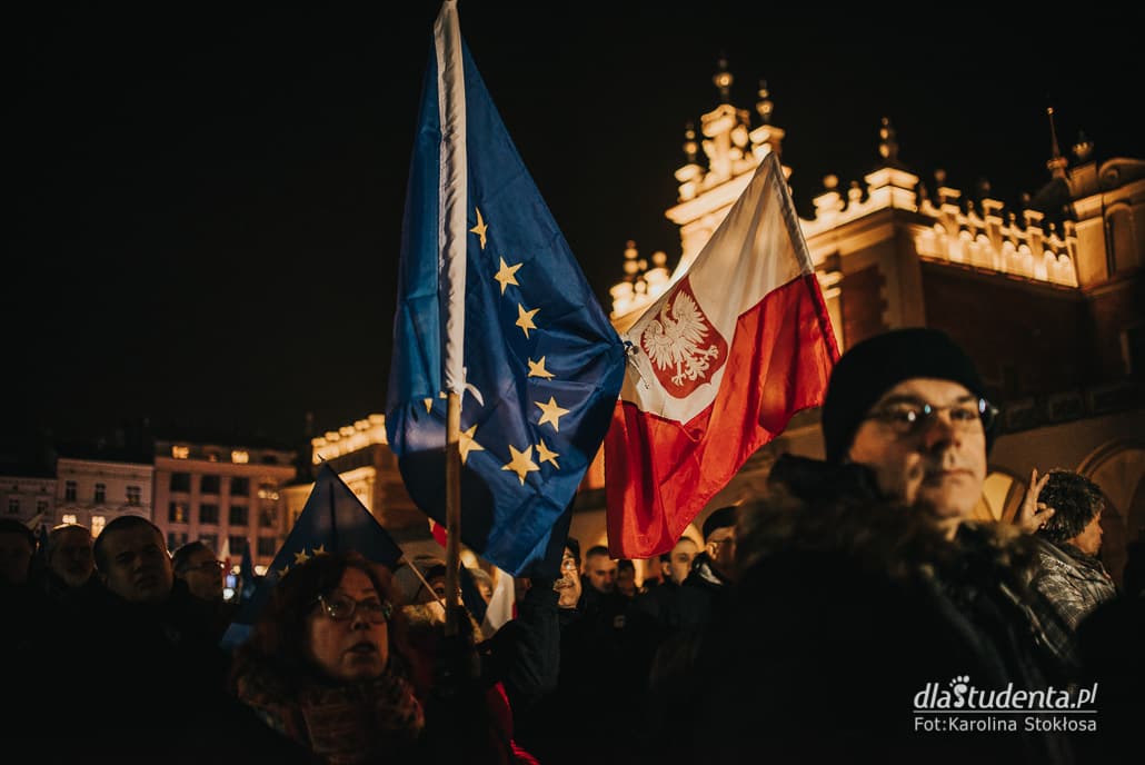 Wolne Sądy: Protest przeciwko ustawie kagańcowej w Krakowie - zdjęcie nr 1