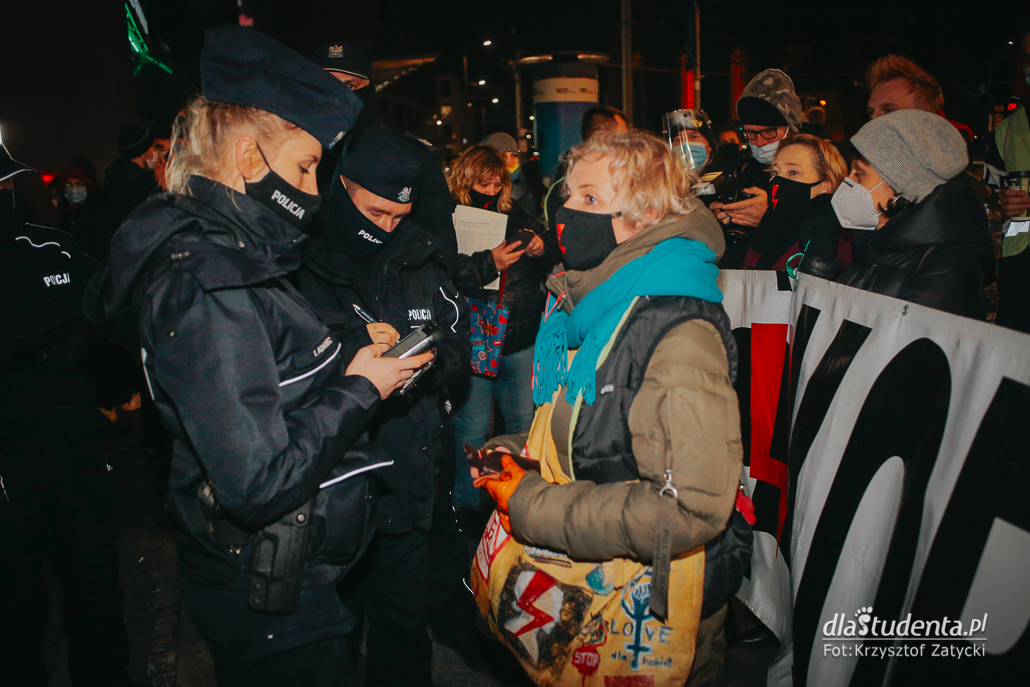 Strajk Kobiet: Gońcie się - manifestacja we Wrocławiu  - zdjęcie nr 3