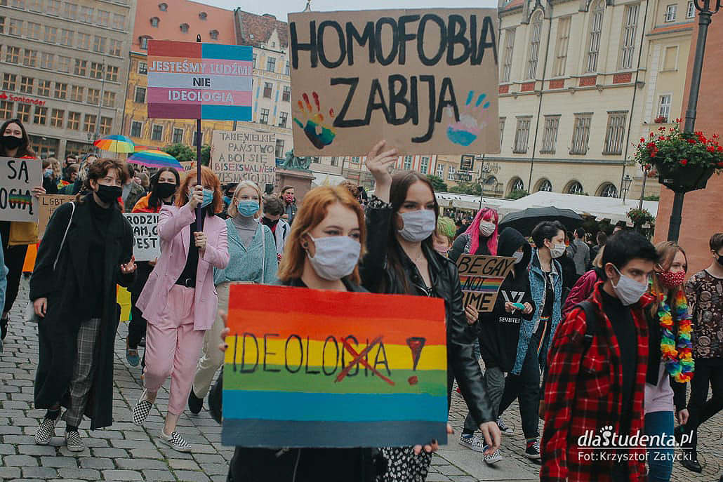Protest przeciwko "Karcie Nienawiści" we Wrocławiu - zdjęcie nr 1