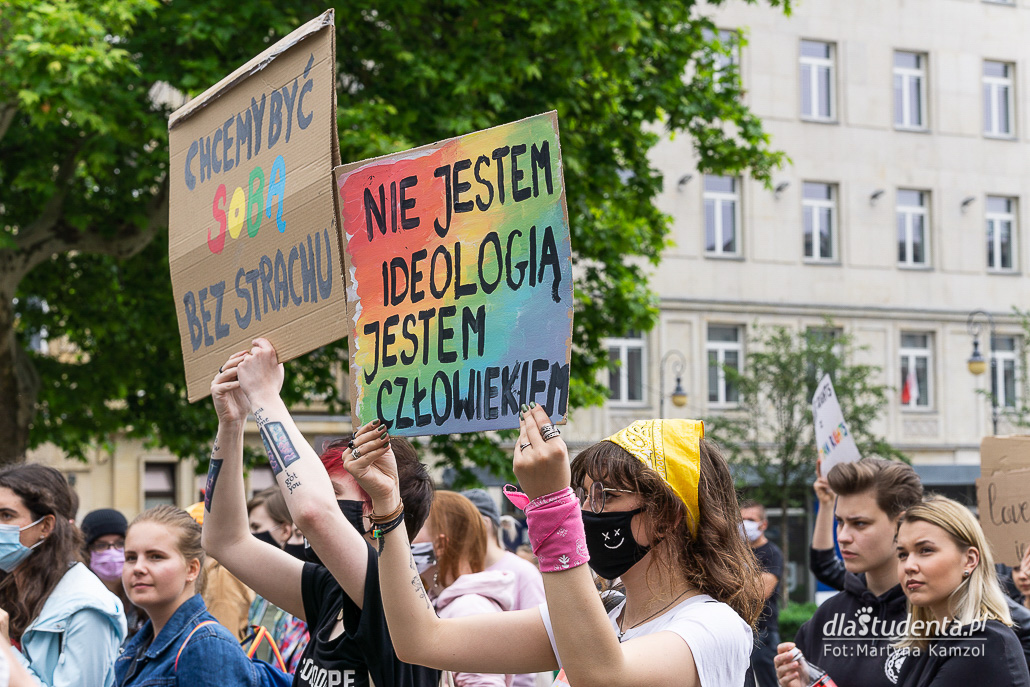 Protest przeciwko "Karcie Nienawiści" w Poznaniu - zdjęcie nr 9