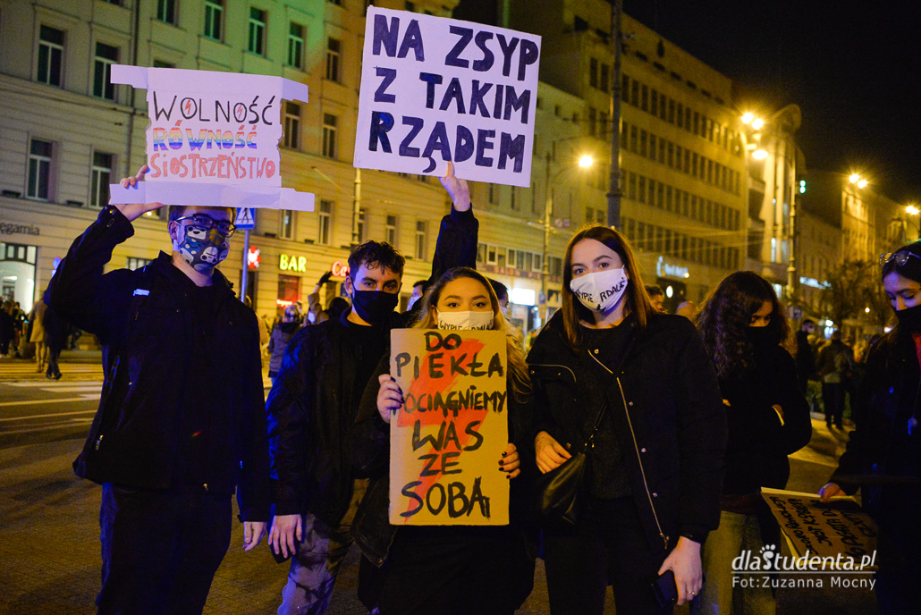 Strajk Kobiet: To jest Wojna - manifestacja w Poznaniu - zdjęcie nr 2