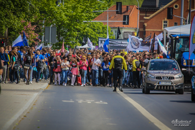 Parada Wydziałów Ulicami Olsztyna - zdjęcie nr 4