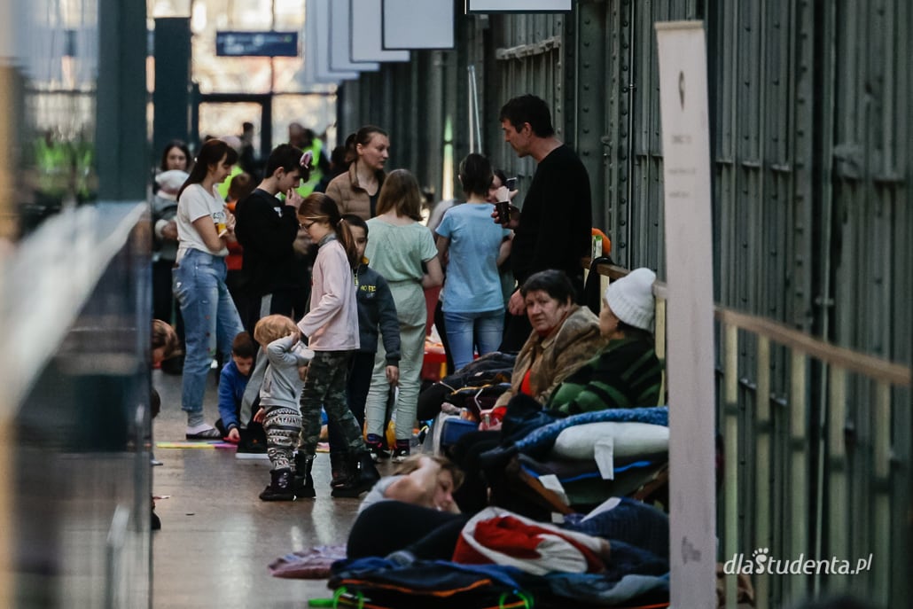 Uchodźcy z Ukrainy na polskich dworcach - zdjęcie nr 4