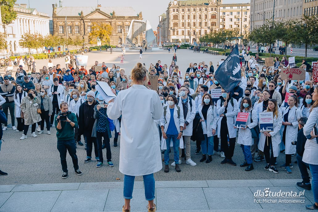Młodzi solidarnie z medykami - protest w Poznaniu - zdjęcie nr 11