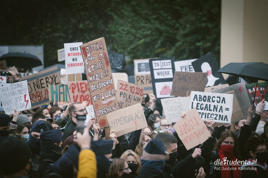To jest wojna - manifestacja pod kurią w Krakowie - zdjęcie nr 11