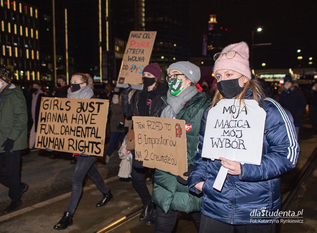 Strajk Kobiet 2021: Spontaniczny spacer w Warszawie - zdjęcie nr 7
