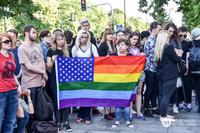 Warszawa oddaje hołd ofiarom masakry w Orlando - zdjęcie nr 4
