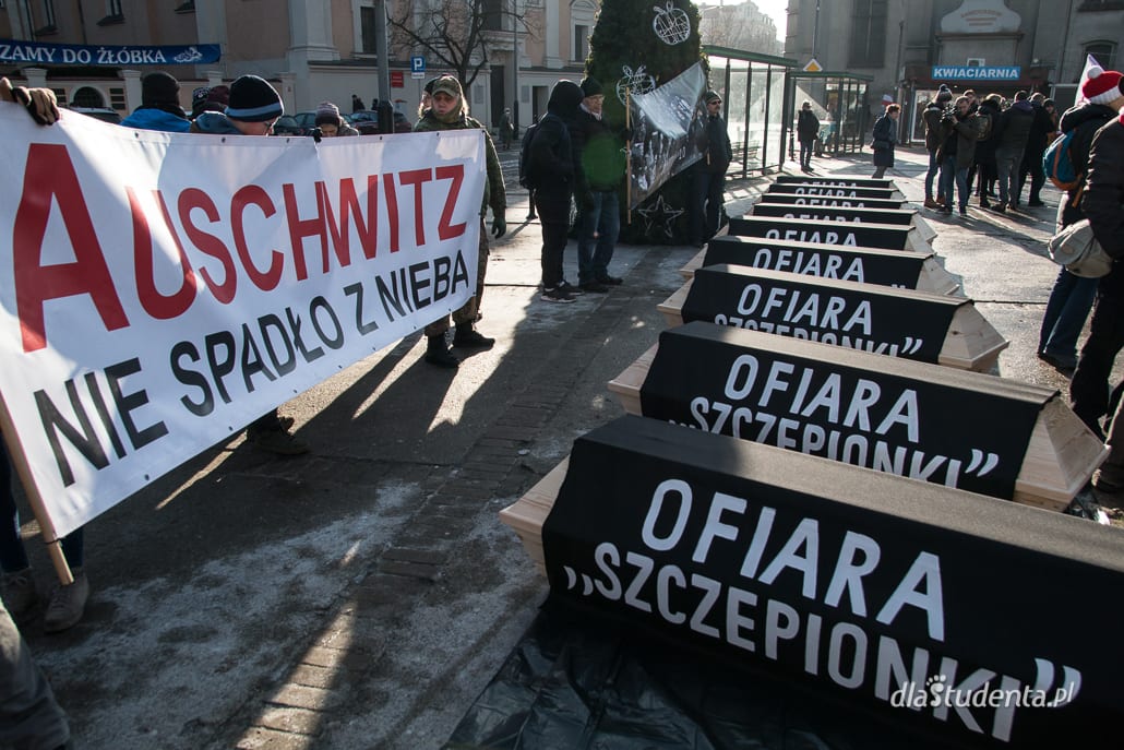Marsz przeciwników szczepień w Poznaniu - zdjęcie nr 7