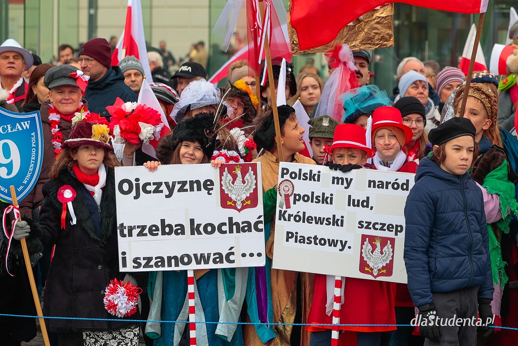 Radosna Parada Niepodległości 2023 we Wrocławiu  - zdjęcie nr 10