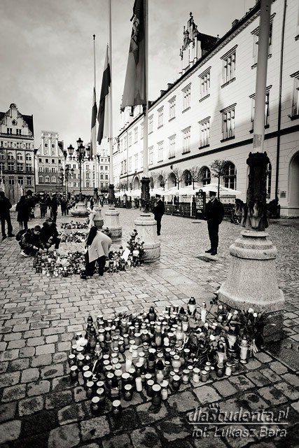 Katastrofa w Smoleńsku - żałoba we Wrocławiu - zdjęcie nr 9