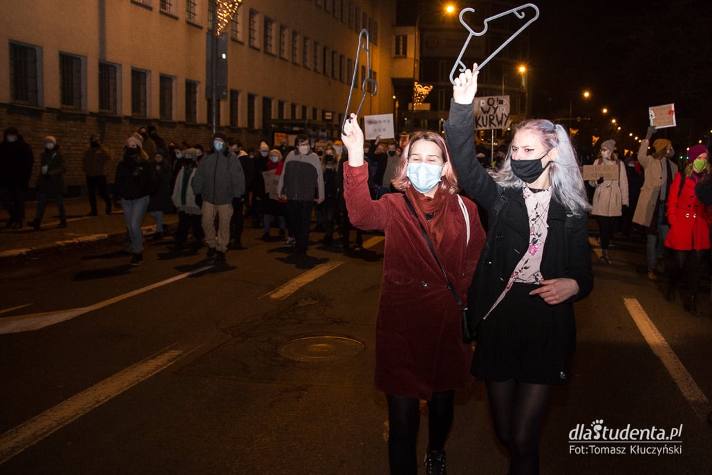 Strajk Kobiet 2021: Spontaniczny spacer w Poznaniu - zdjęcie nr 8