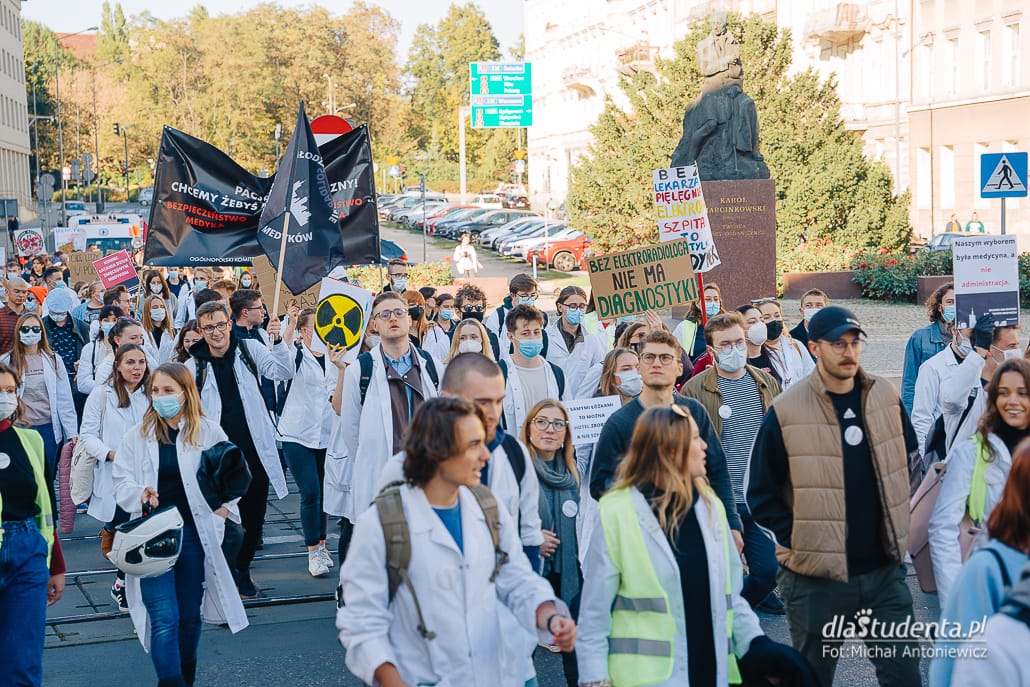 Młodzi solidarnie z medykami - protest w Poznaniu - zdjęcie nr 5