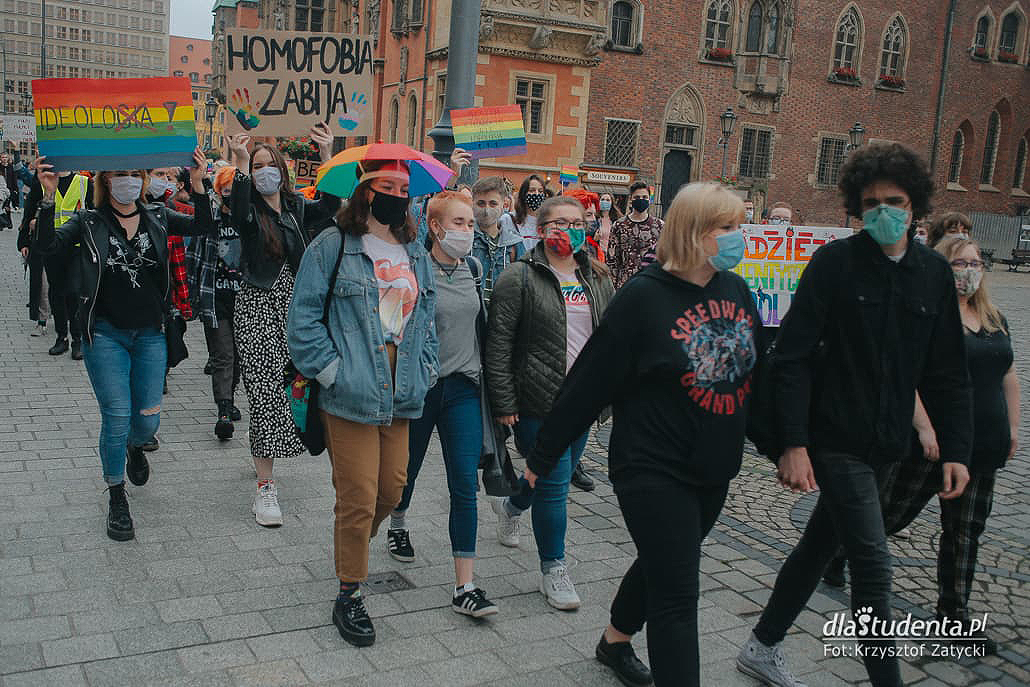 Protest przeciwko "Karcie Nienawiści" we Wrocławiu - zdjęcie nr 10