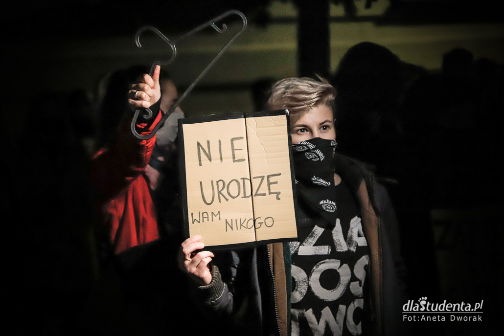 Strajk Kobiet: Noc wieszaka - manifestacja we Wrocławiu - zdjęcie nr 9
