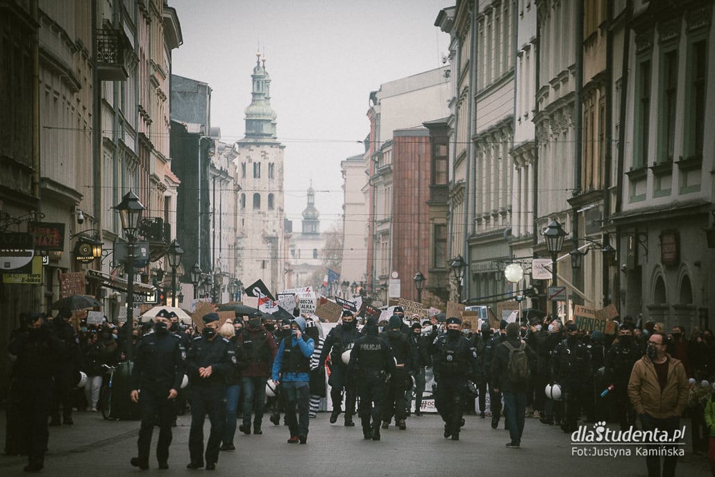 To jest wojna - manifestacja pod kurią w Krakowie - zdjęcie nr 2