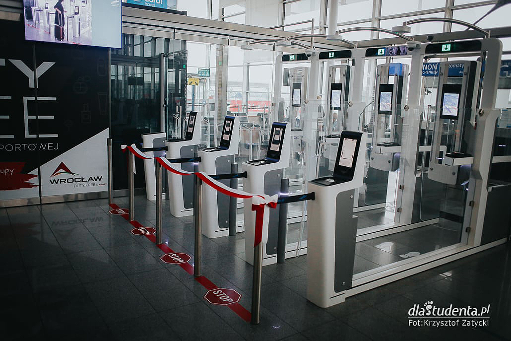 Bramki do automatycznej kontroli granicznej zaprezentowano na lotnisku we Wrocławiu - zdjęcie nr 8