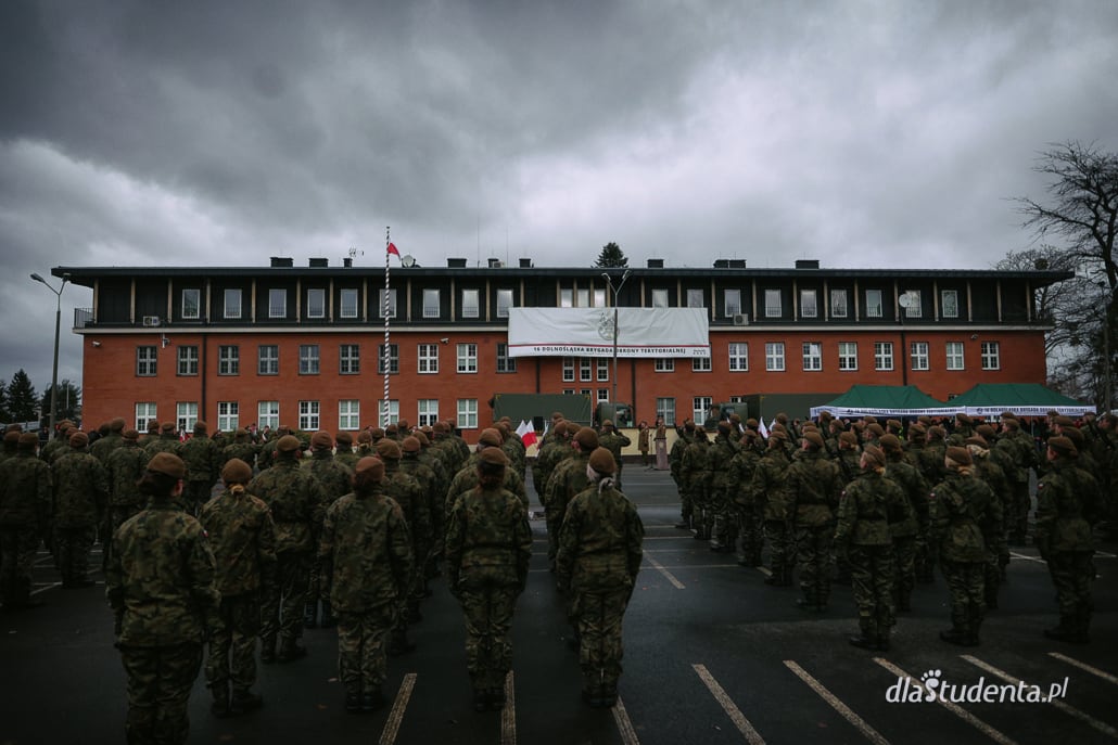 Uroczysta przysięga żołnierzy 16 Dolnośląskiej Brygady Obrony Terytorialnej we Wrocławiu - zdjęcie nr 6