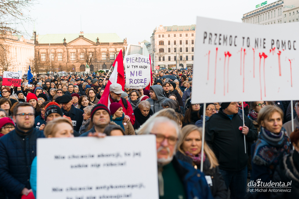 Protest Kobiet w Poznaniu - zdjęcie nr 9
