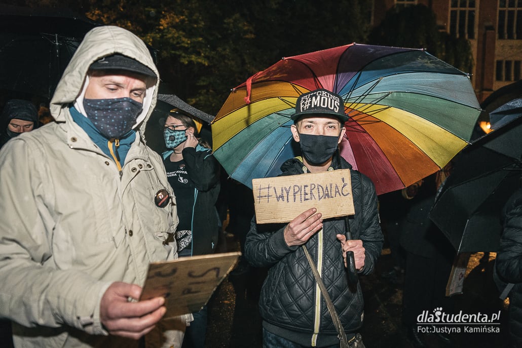 Strajk Kobiet: Tylko zjednoczone jesteśmy niezwyciężone - manifestacja w Krakowie - zdjęcie nr 11