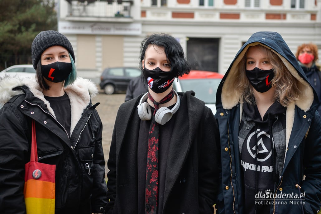 Strajk Kobiet: Solidarne przeciw przemocy władzy - manifestacja w Łodzi - zdjęcie nr 2