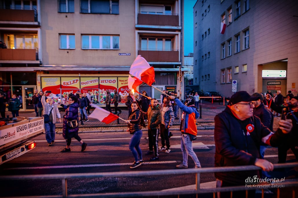  "Polak w Polsce gospodarzem" - Marsz Niepodległości we Wrocławiu  - zdjęcie nr 6