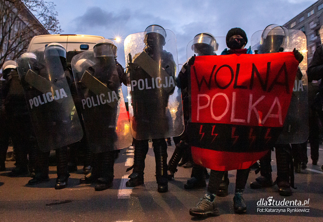 Strajk Kobiet: W imię matki, córki, siostry - manifestacja w Warszawie - zdjęcie nr 1