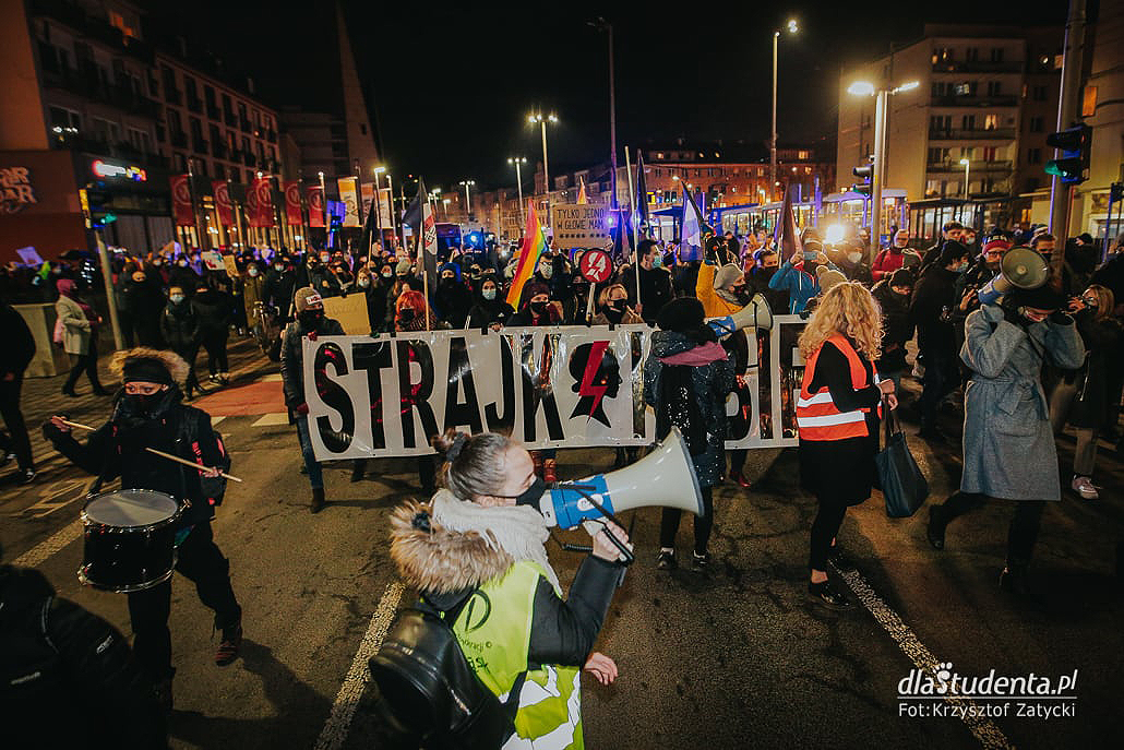 Strajk Kobiet 2021: Spontaniczny spacer we Wrocławiu - zdjęcie nr 6