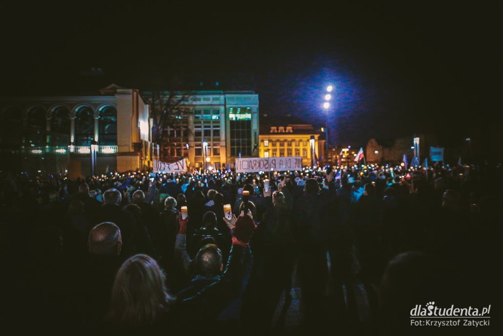 Protest w obronie sądów we Wrocławiu - zdjęcie nr 1