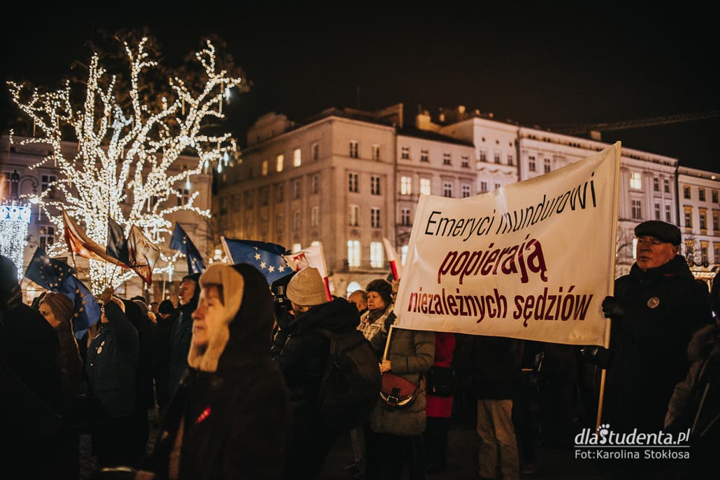 Wolne Sądy: Protest przeciwko ustawie kagańcowej w Krakowie - zdjęcie nr 3