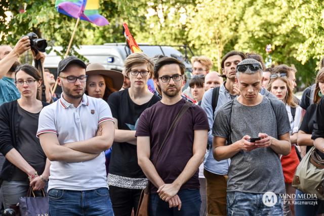 Warszawa oddaje hołd ofiarom masakry w Orlando - zdjęcie nr 2