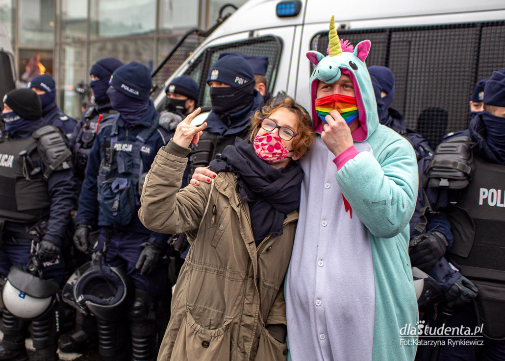 Strajk Kobiet: Idziemy po wolność. Idziemy po wszystko - manifestacja w Warszawie - zdjęcie nr 11