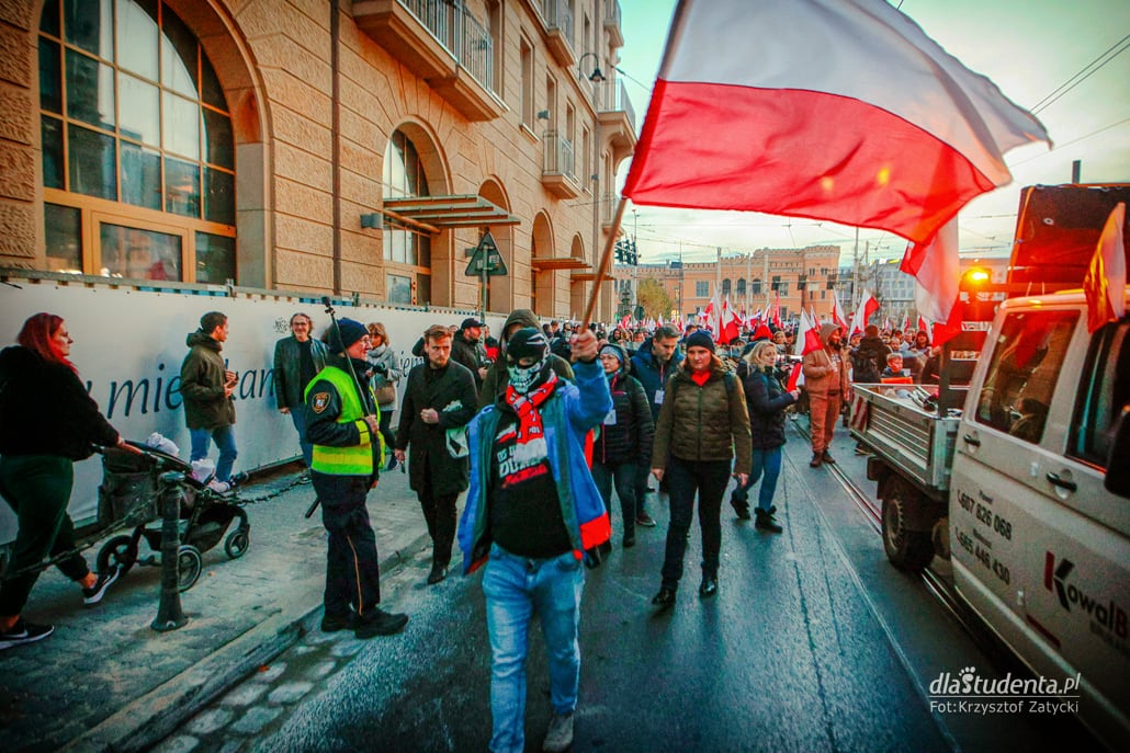  "Polak w Polsce gospodarzem" - Marsz Niepodległości we Wrocławiu  - zdjęcie nr 10