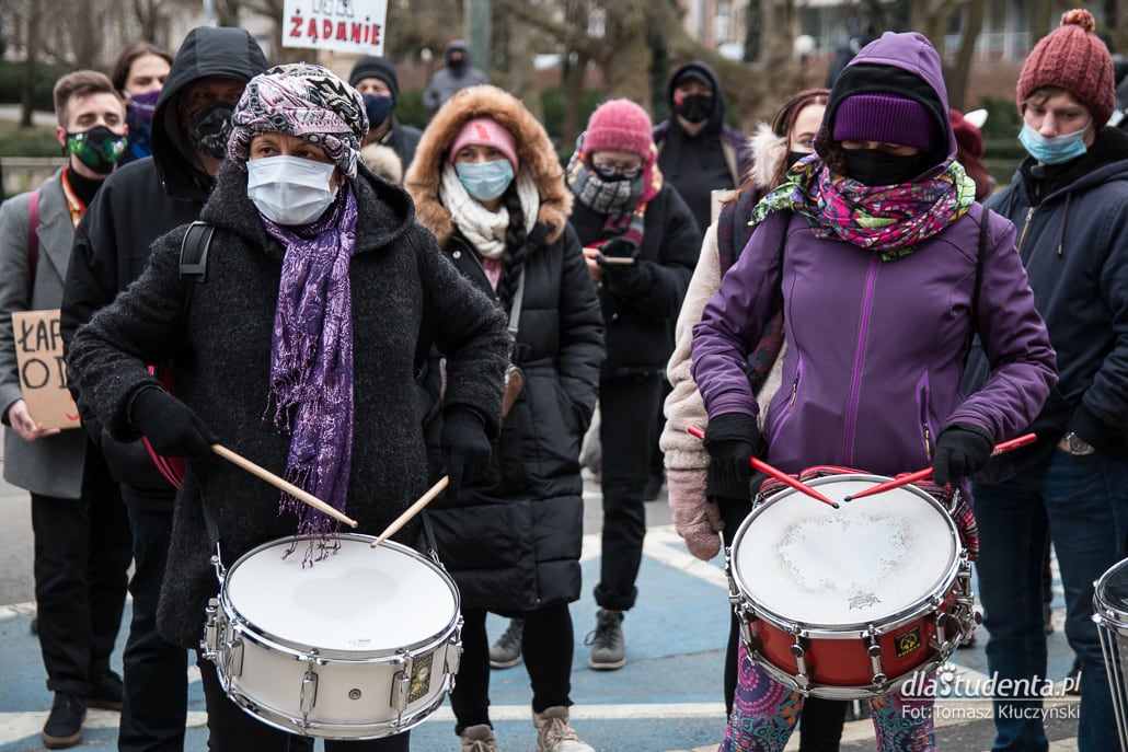 Demonstracja z okazji Dnia Kobiet w Poznaniu - zdjęcie nr 11
