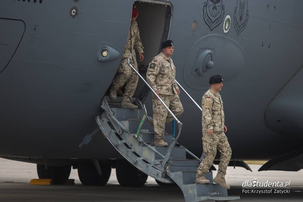 Polscy żołnierze wracają z Afganistanu - zdjęcie nr 11