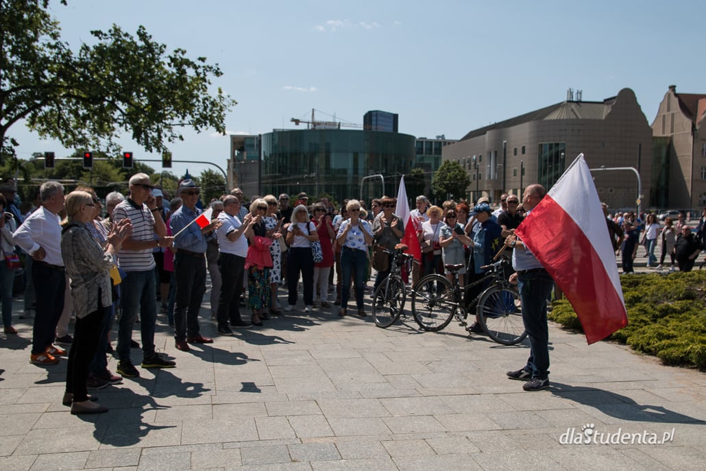 Poznań: Manifestacja poparcia dla Marszu 4 czerwca w Warszawie - zdjęcie nr 2