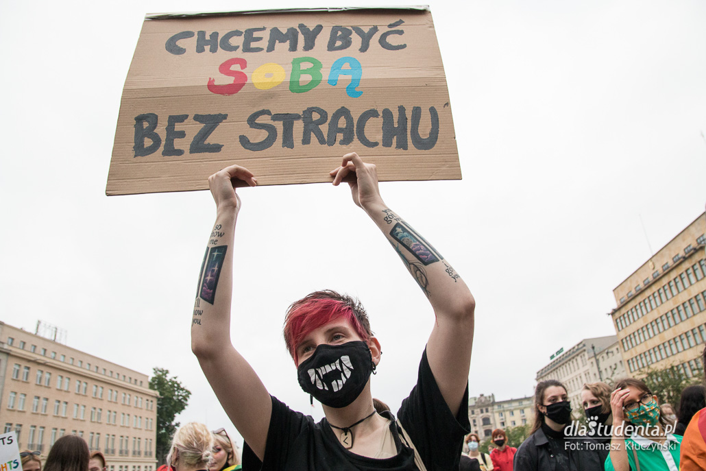 Protest przeciwko "Karcie Nienawiści" w Poznaniu - zdjęcie nr 10