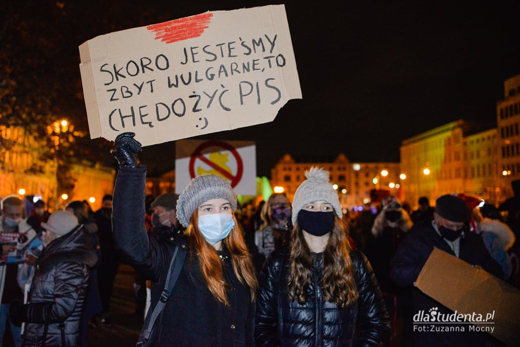 Strajk Kobiet: Blokujemy, strajkujemy i w UE zostajemy! - manifestacja w Poznaniu - zdjęcie nr 3