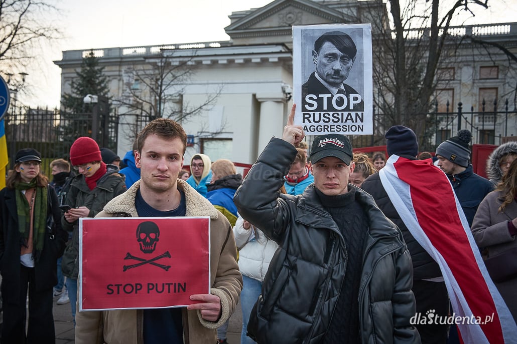 "Putin won", "Stop wojnie" - protest przed Ambasadą Rosji w Warszawie - zdjęcie nr 4