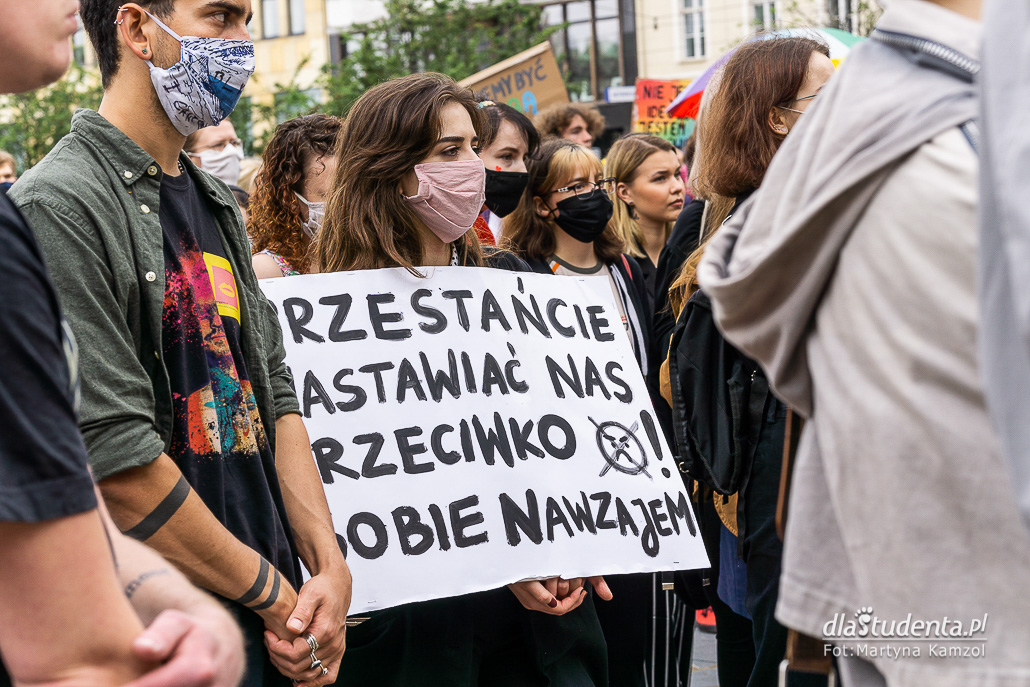 Protest przeciwko "Karcie Nienawiści" w Poznaniu - zdjęcie nr 7