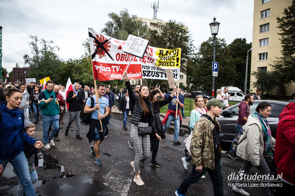 Manifestacja antycovidowców w Gdańsku - zdjęcie nr 2