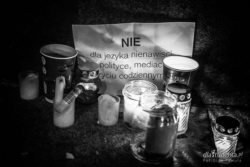 Światełko pamięci dla Pawła Adamowicza w Warszawie - zdjęcie nr 2