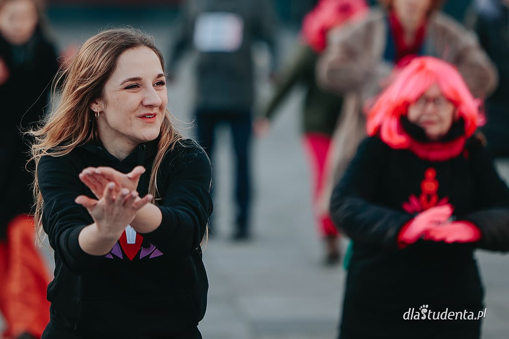 "Nazywam się Miliard" - Wrocławianie zatańczyli przeciwko przemocy wobec kobiet - zdjęcie nr 11