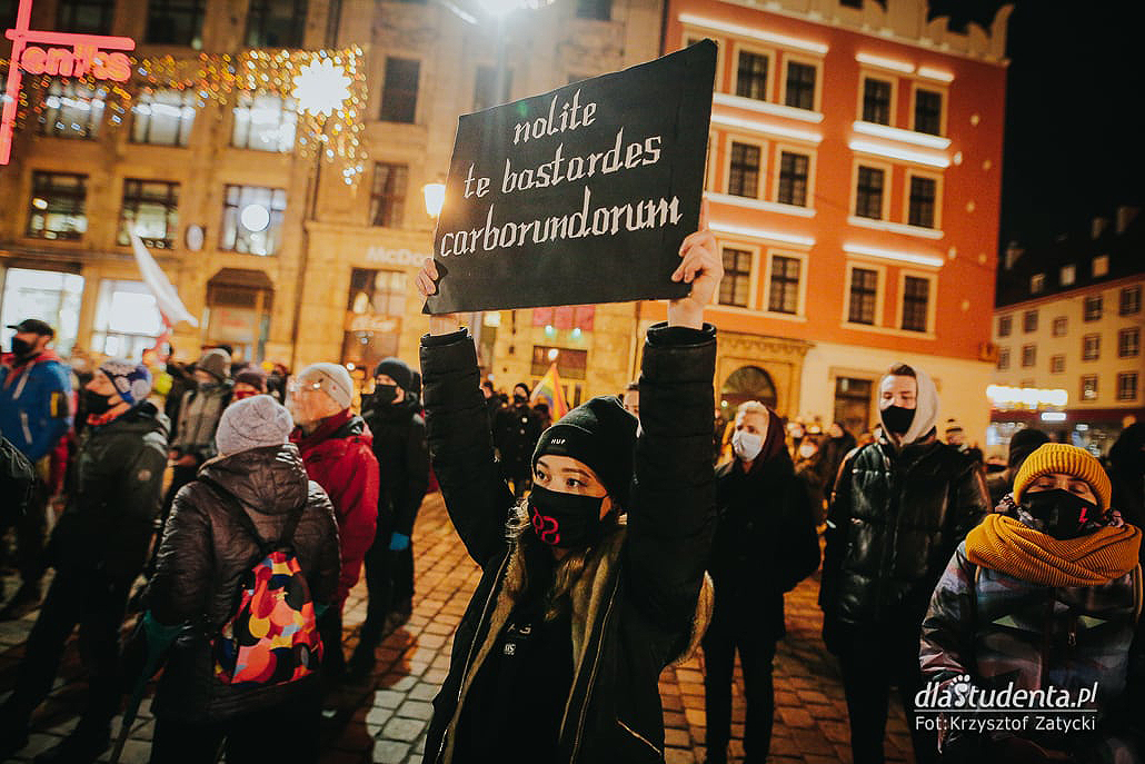 Strajk Kobiet 2021: Spontaniczny spacer we Wrocławiu - zdjęcie nr 11