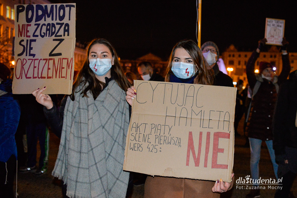 Strajk Kobiet: Łapy precz od Nauczycieli - manifestacja w Poznaniu - zdjęcie nr 11