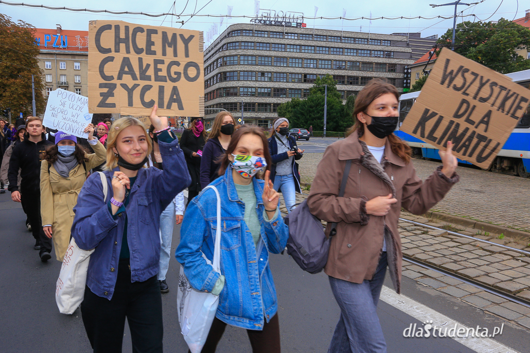 Młodzieżowy Strajk Klimatyczny we Wrocławiu - zdjęcie nr 2