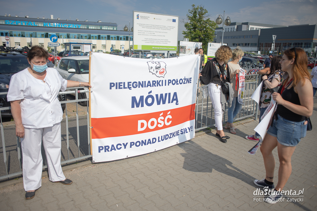 Protest pielęgniarek we Wrocławiu - zdjęcie nr 7