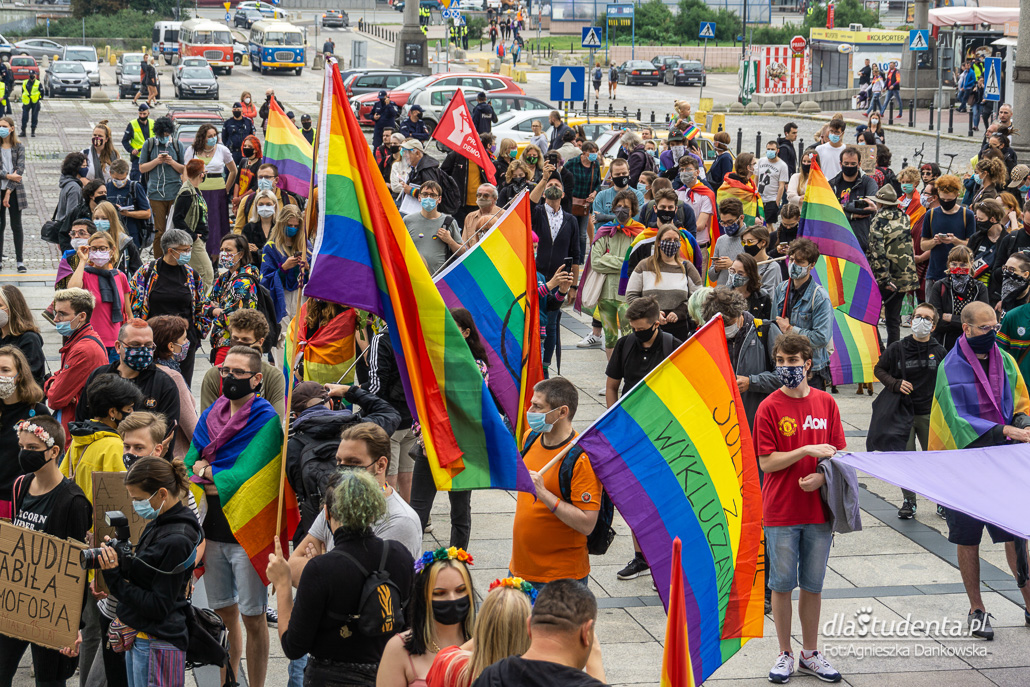 Protest przeciwko nienawiści wobec osób LGBT+ - zdjęcie nr 10