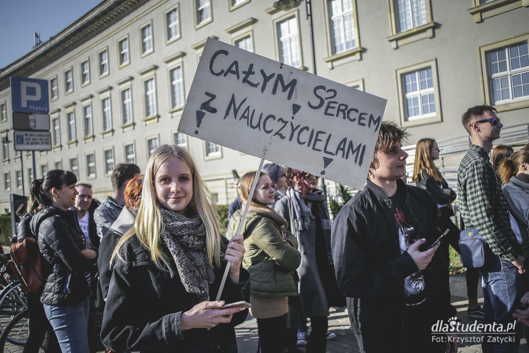 Uczniowie strajkują dla nauczycieli we Wrocławiu - zdjęcie nr 6